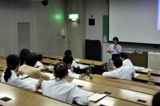 昭和歯学会後援セミナーの様子